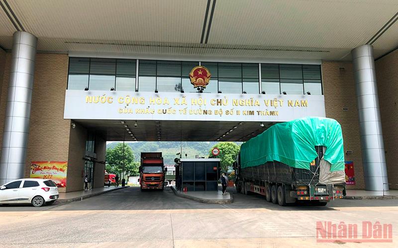 Kim Thanh-Bac Son Border Gates conduct customs clearance of 60-80 trucks daily